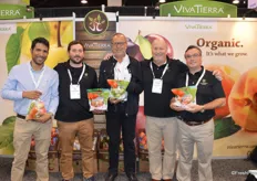 The team of Viva Tierra Organic proudly shows the pouch bags of its re-branded California apple program. From left to right: Felipe Prouza-Cruzat, Paul McCaffrey, Roberto Gregori (COPEXEU), Matt Roberts and Luis Acuña.